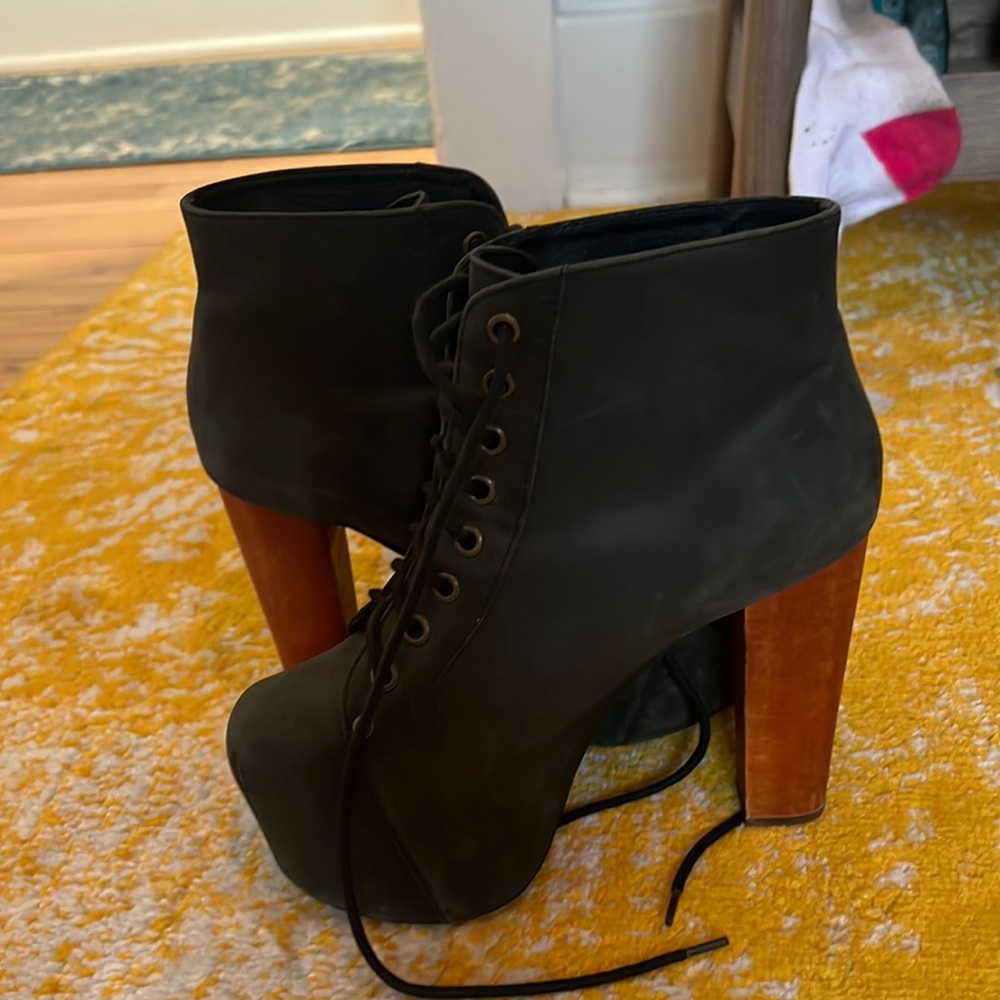 Black matte leather Litas